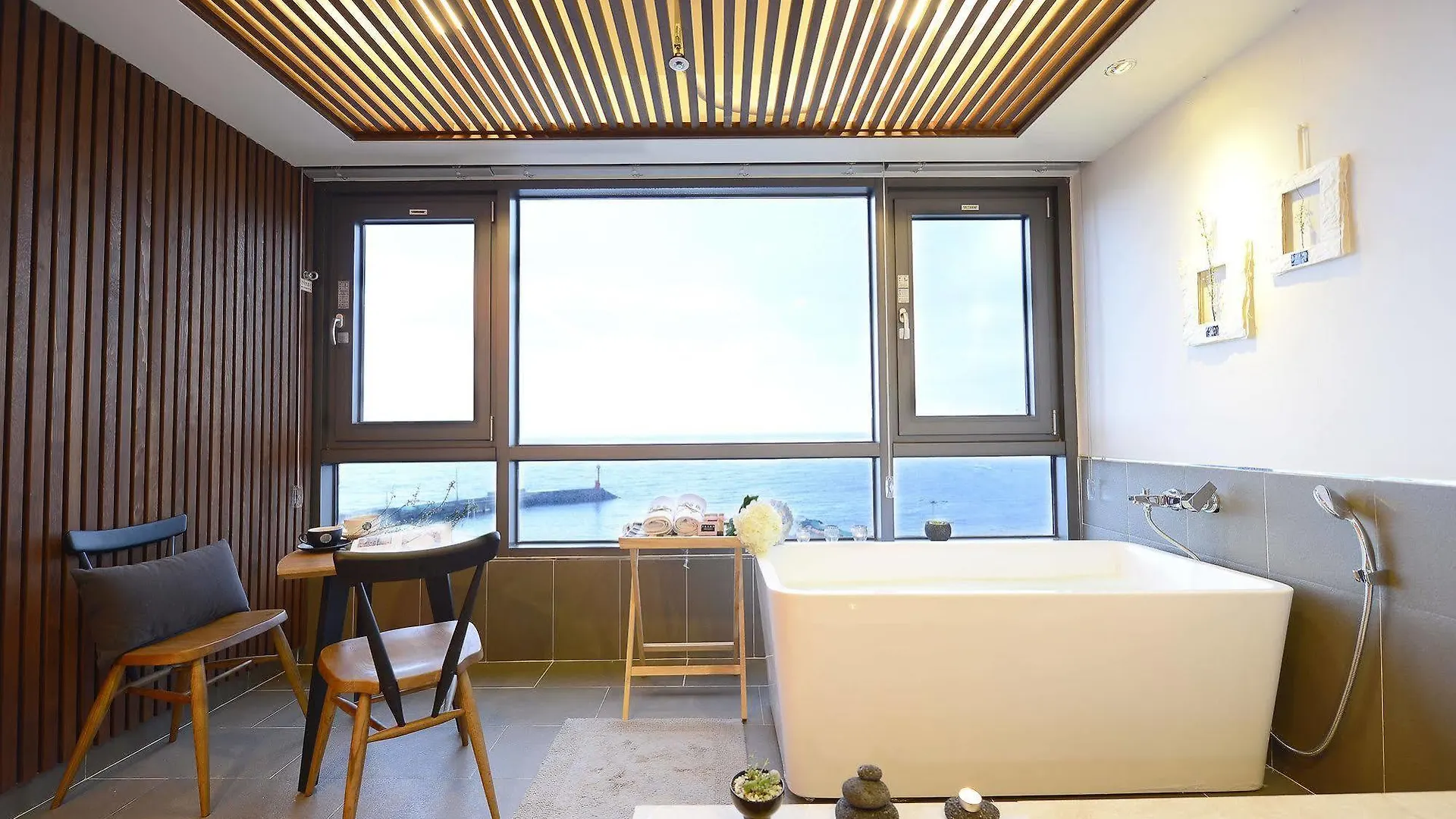 Frame Pension Jeju